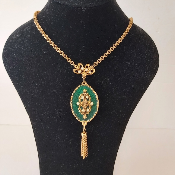 L.M.J vintage gold tone necklace emerald green - Picture 14 of 14